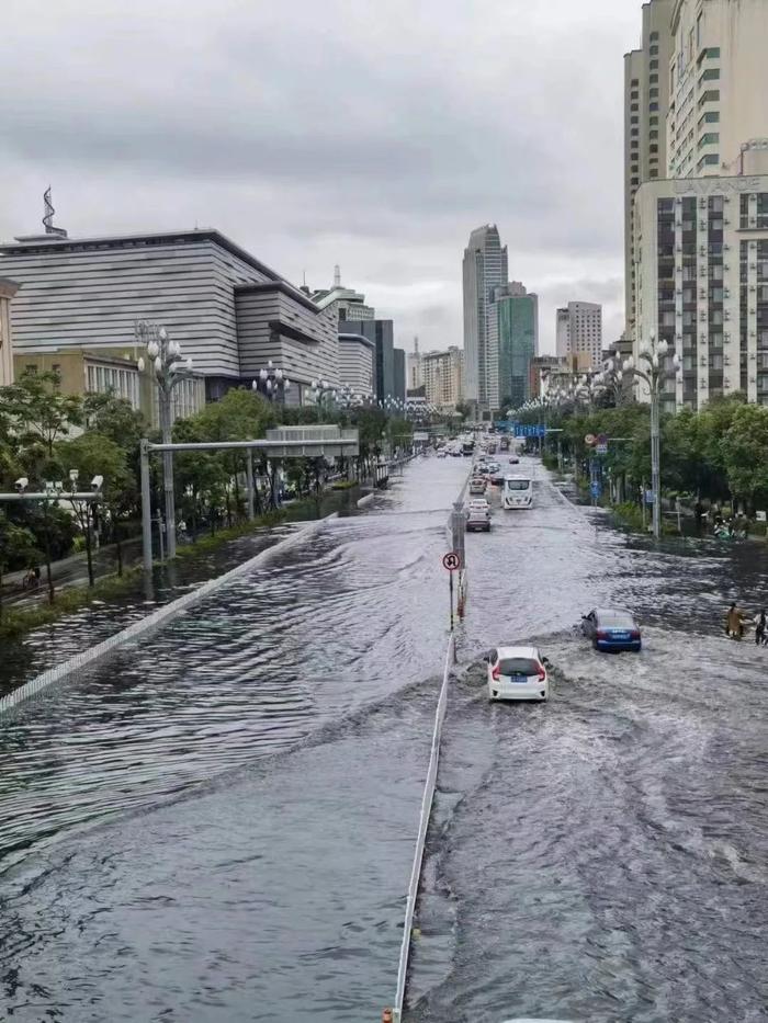 云南昆明暴雨最新信息，暴雨影响及应对措施